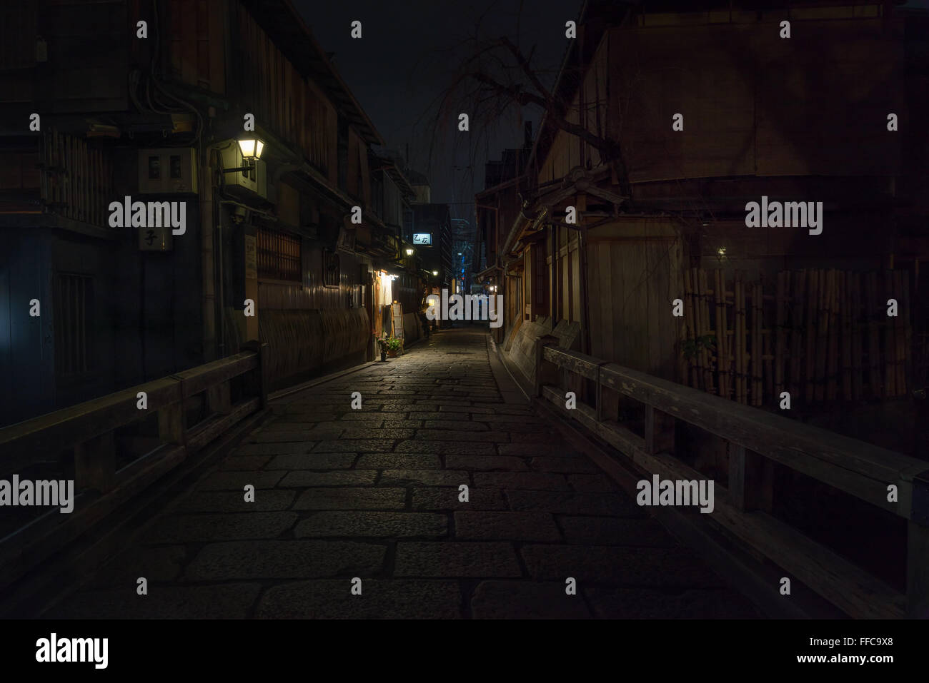 Avis de Gion street at night, Kyoto, Japon Banque D'Images