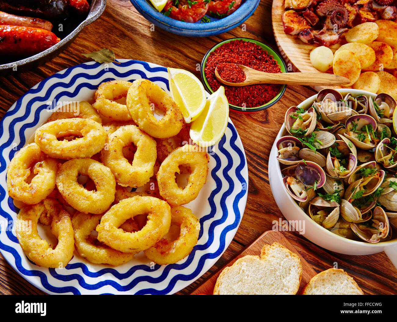 Romana calamars Tapas de fruits de mer de l'Espagne les anneaux de calmars Banque D'Images