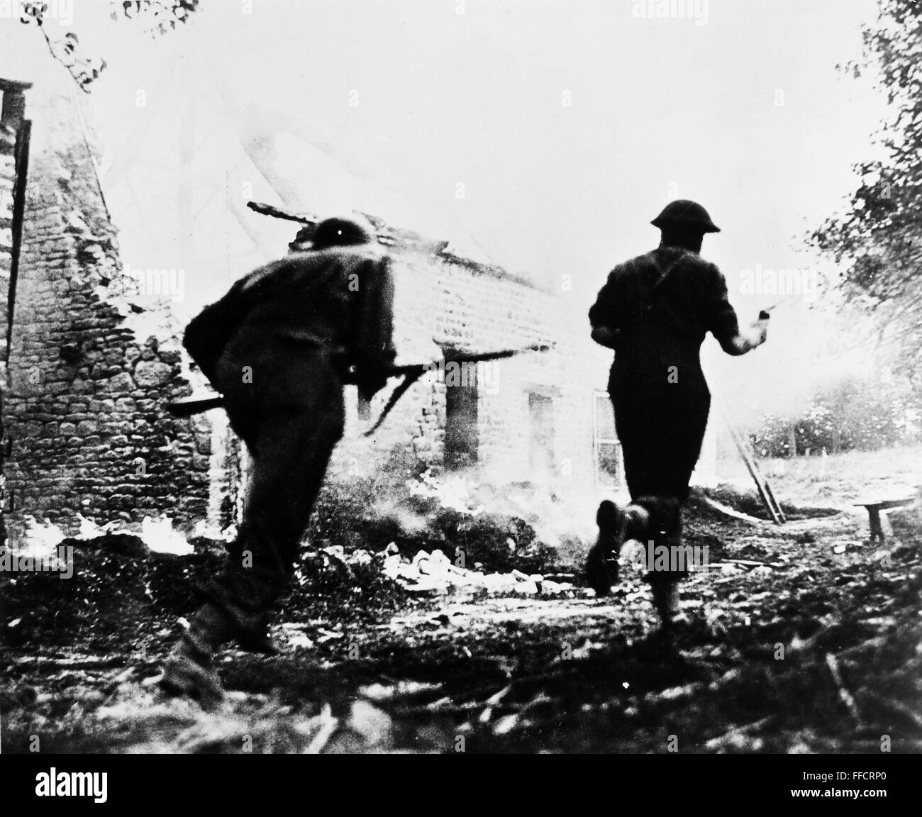 La seconde guerre mondiale l'Italie, 1944. /NBritish soldats pendant