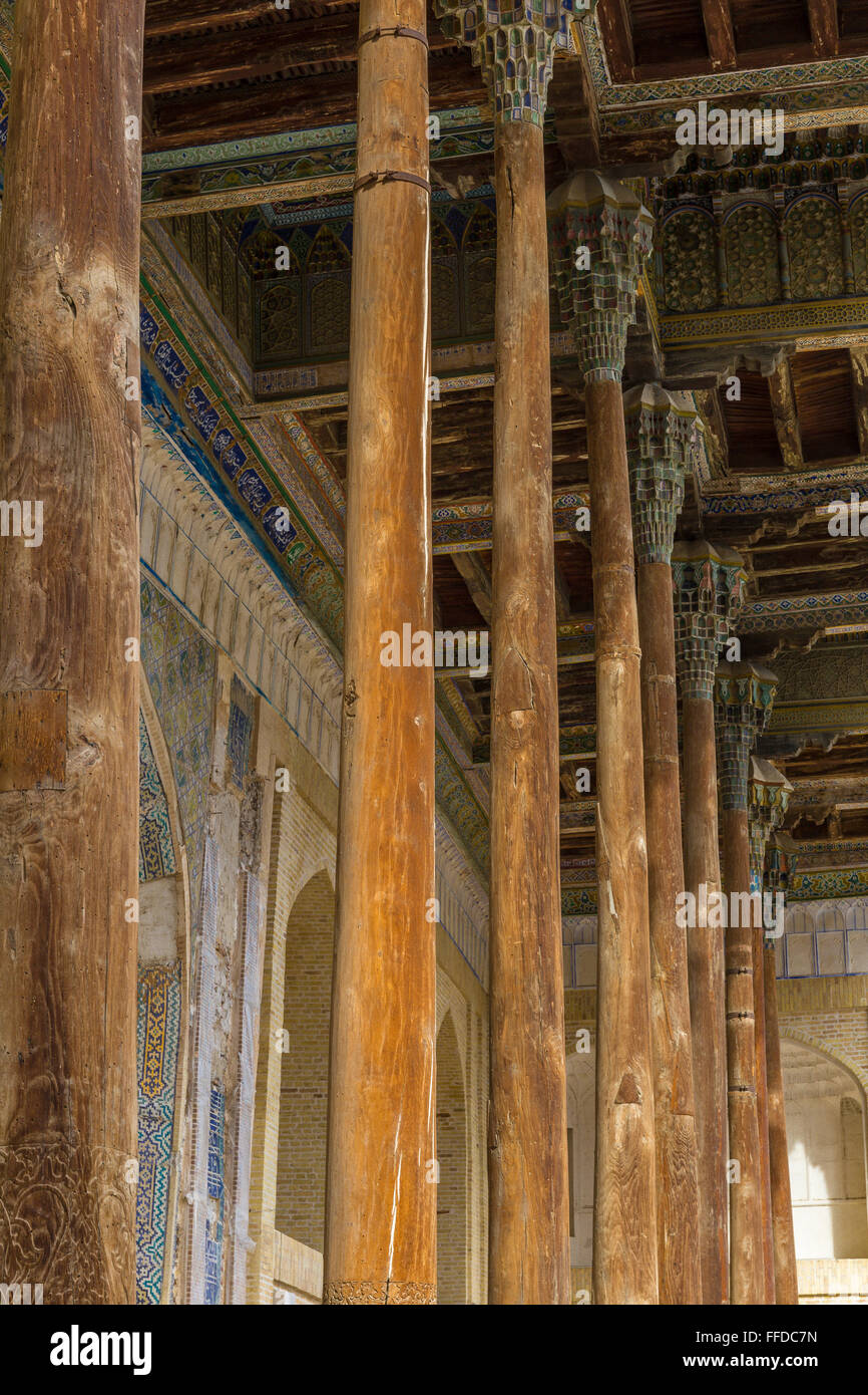 Le Bolo-Hauz complexe est le seul monument de la culture médiévale à Boukhara composé d'un réservoir, d'une mosquée de vendredi et d'un minaret Banque D'Images