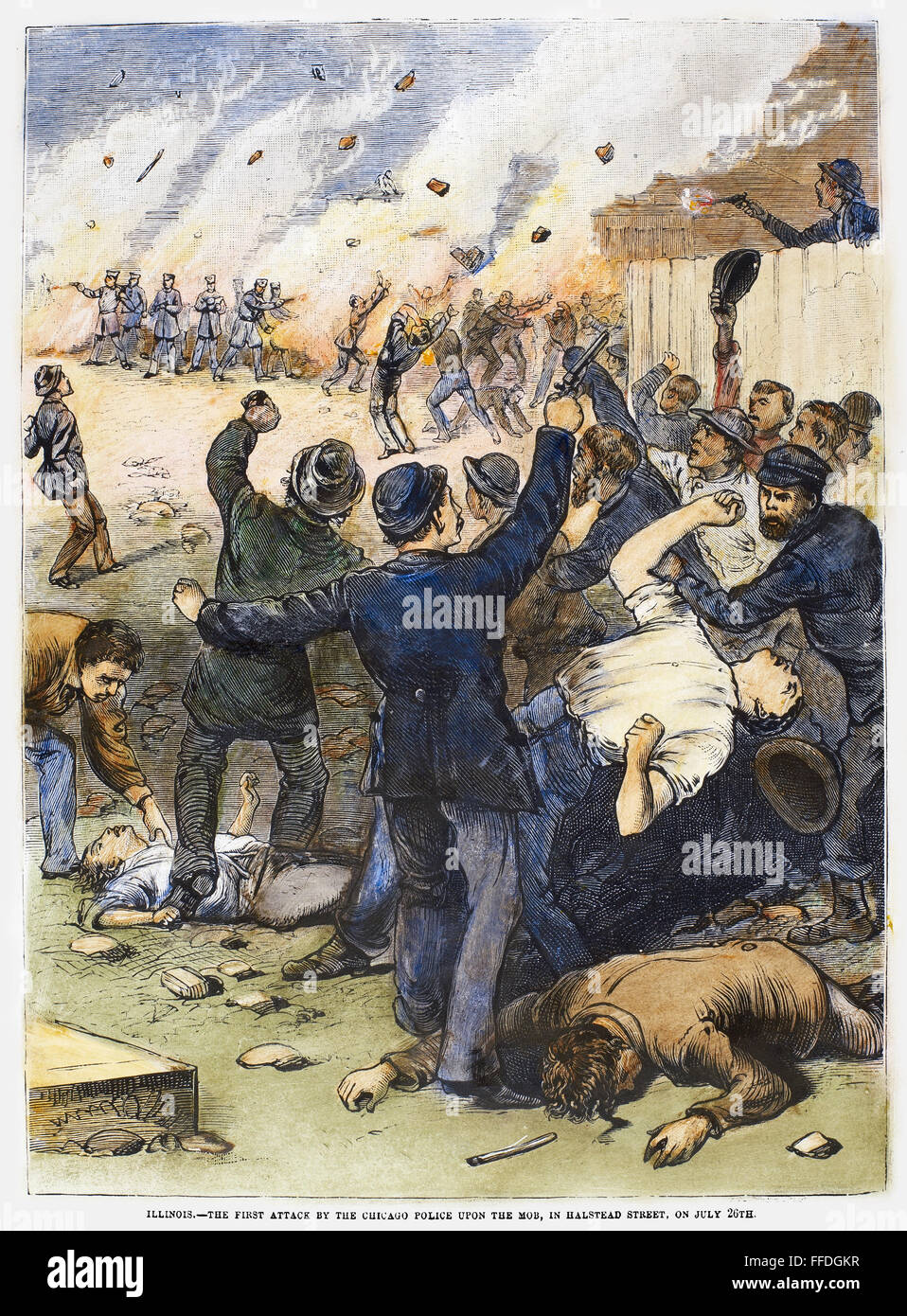 Grande grève des chemins de fer, 1877. /NA mob de grévistes attaqués par la police à Chicago, Illinois, au cours de la grande grève des chemins de fer, le 26 juillet 1877. La gravure sur bois de l'Amérique contemporaine. Banque D'Images