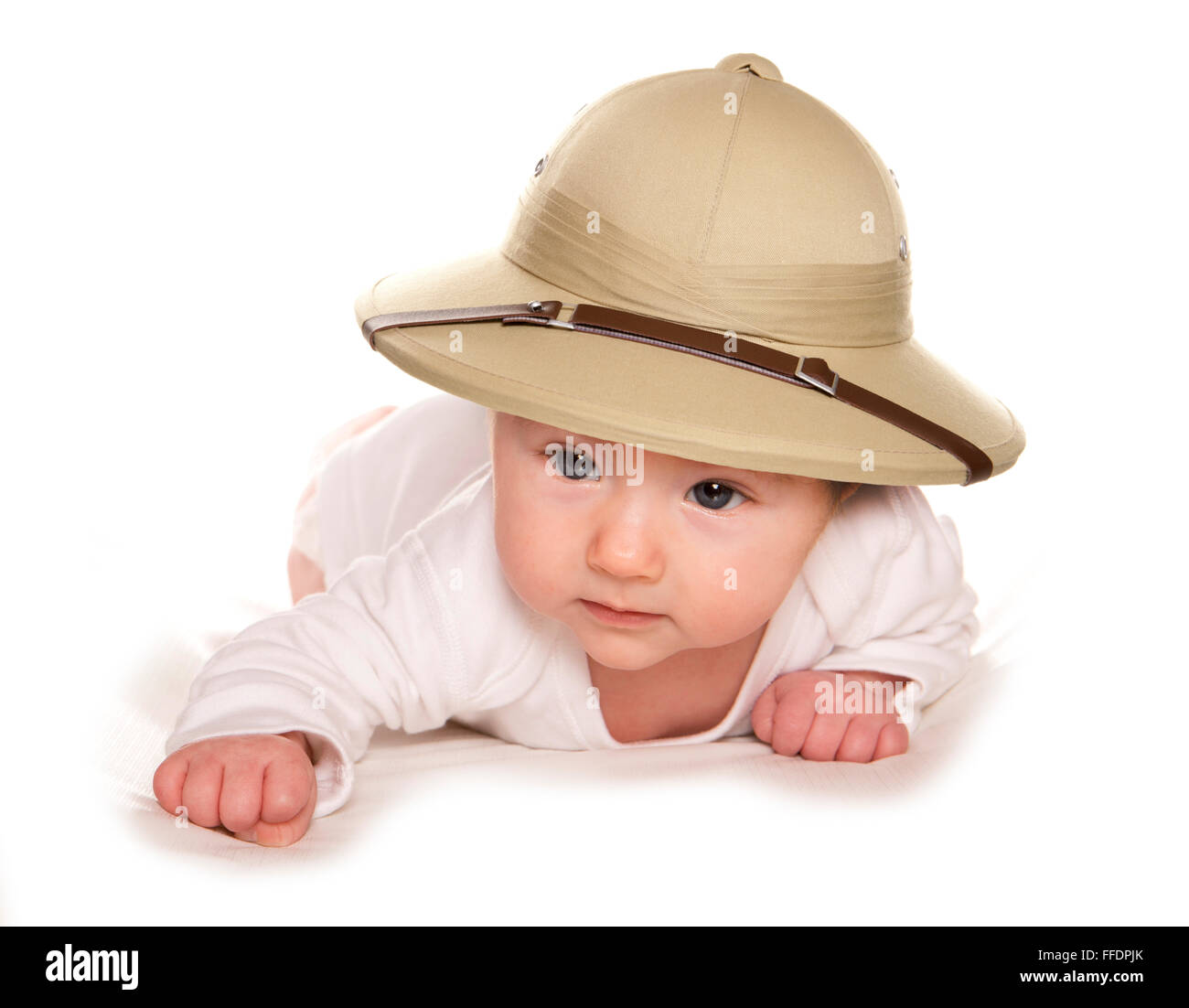 Bébé de trois mois wearing safari hat dentelle Banque D'Images