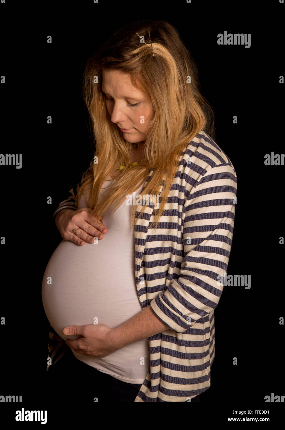Les femmes enceintes à la peur dans un studio Banque D'Images