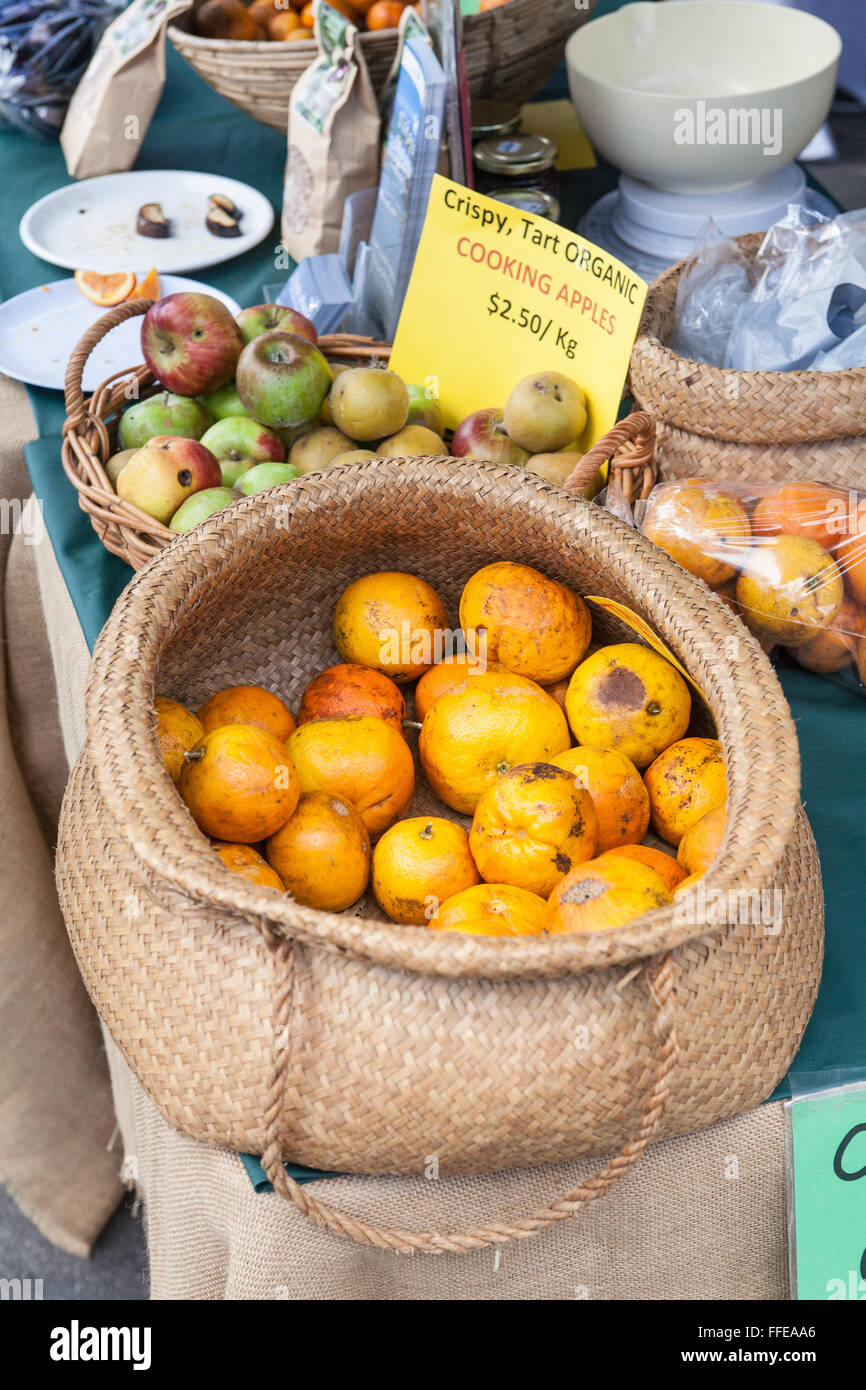 Marché alimentaire Les agriculteurs à côté de la gare de Britomart au centre d'Auckland. Banque D'Images