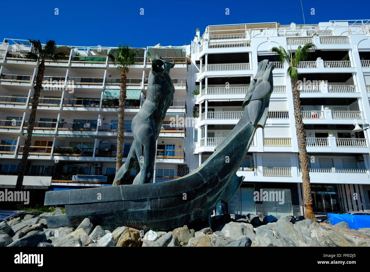 Monument phénicien sur l'esplanade, paseo marítimo, Almuñécar, Costa Totopique, Andalousie. Espagne Banque D'Images