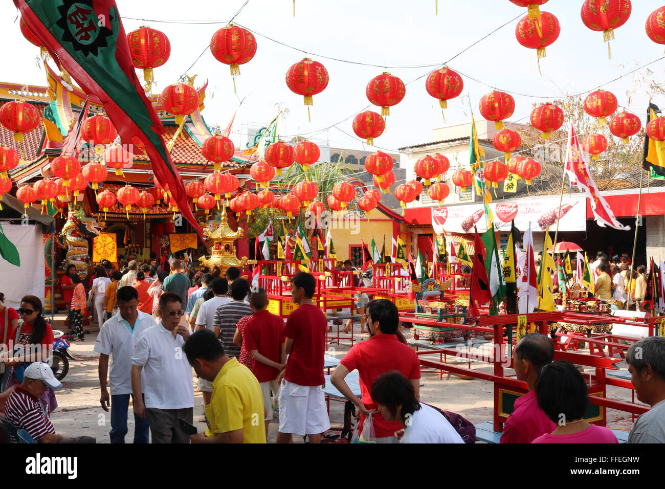 Thailande Phuket Phuket Town Personnes queue pour entrer dans le jarret Nguan Kong culte au Nouvel An Chinois Adrian Baker Banque D'Images