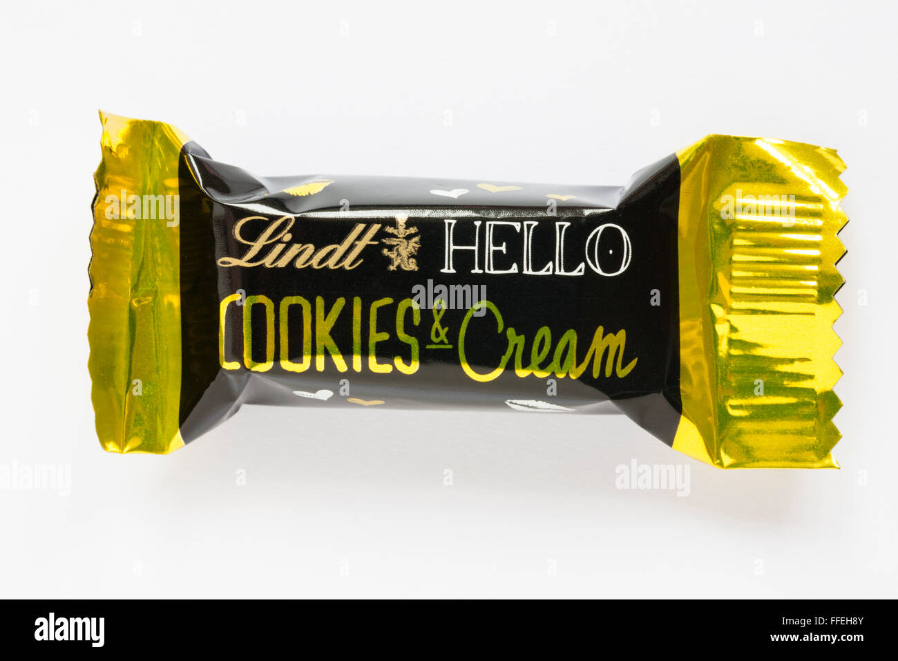 Bonjour mon nom est Lindt mini stick mix agréable de sweet vous choisissez votre petit chéri chocolats - Chocolat Biscuits et crème isolé sur fond blanc Banque D'Images
