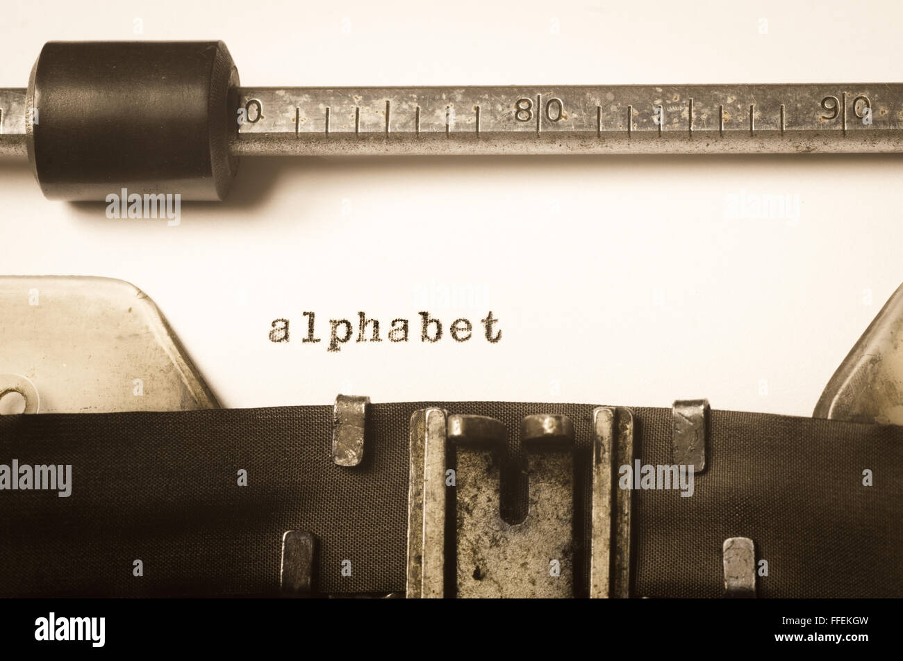 Alphabet mot écrit sur vieille machine à écrire Banque D'Images