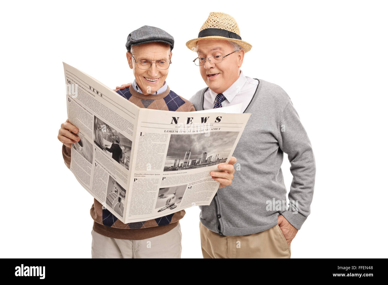 Portrait de deux hauts messieurs lire un journal isolé sur fond blanc Banque D'Images