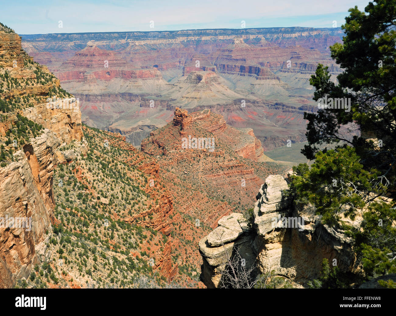 Grand Canyon est un canyon aux flancs abrupts sculptés par le fleuve Colorado Arizona. Les Américains indigènes indiens se sont installés dans la région de canyon. Banque D'Images