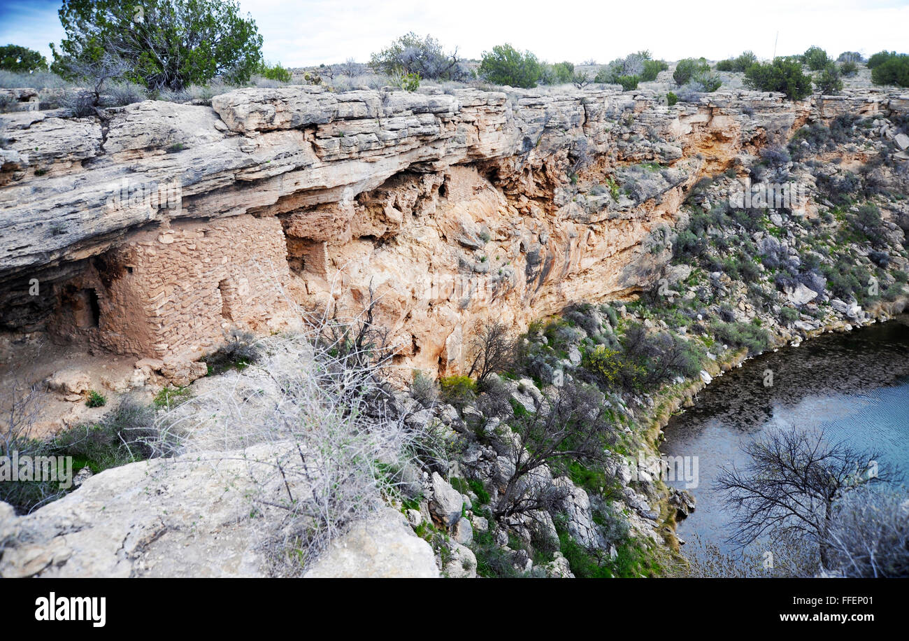 A Montezuma Well accueil pour Cliff dwellings indien tribue Sinagua, Oasis de doline calcaire naturel avec des sources souterraines. Banque D'Images