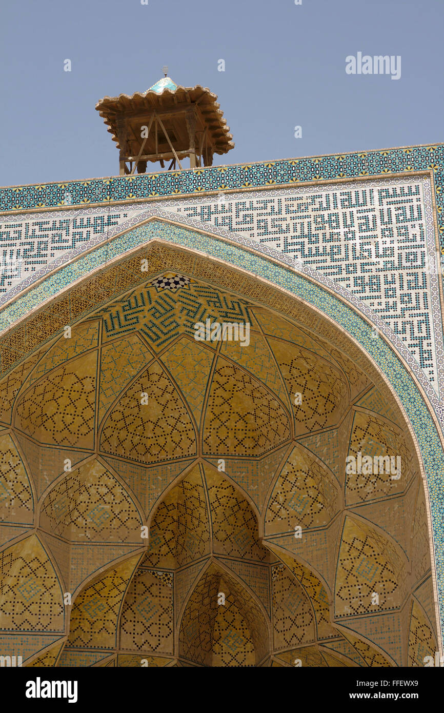Iwan, une salle voûtée chambre ouverte dans la mosquée Jameh, Isfahan, Iran Banque D'Images