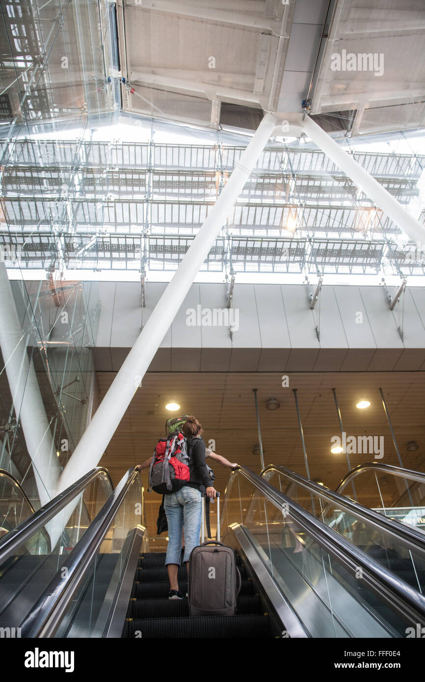 Escalator au terminal de l'aéroport de cHANGI GARE .l'aéroport de Changi, l'aéroport de Singapour Changi, Singapour Banque D'Images