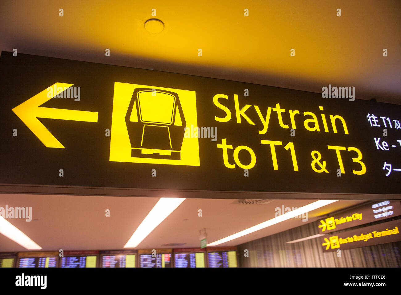 Inscrivez-vous sur les avions,pas de pilote,ordinateur exploité le Skytrain qui voyagent entre les bornes de l'aéroport Changi de Singapour, Banque D'Images