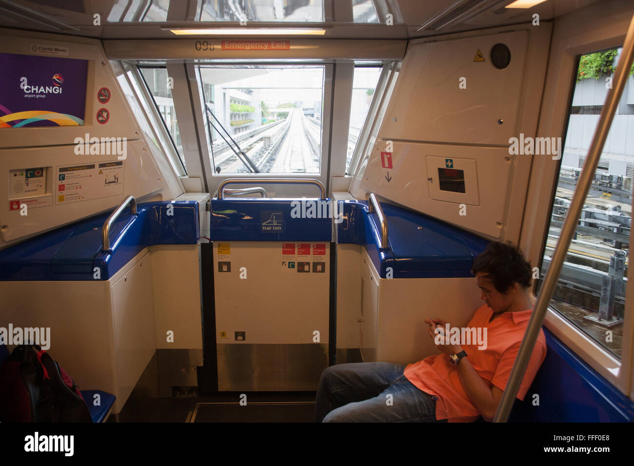 Les avions,pas de pilote,ordinateur exploité le Skytrain qui voyagent entre les bornes à l'aéroport de Changi, Singapour Banque D'Images