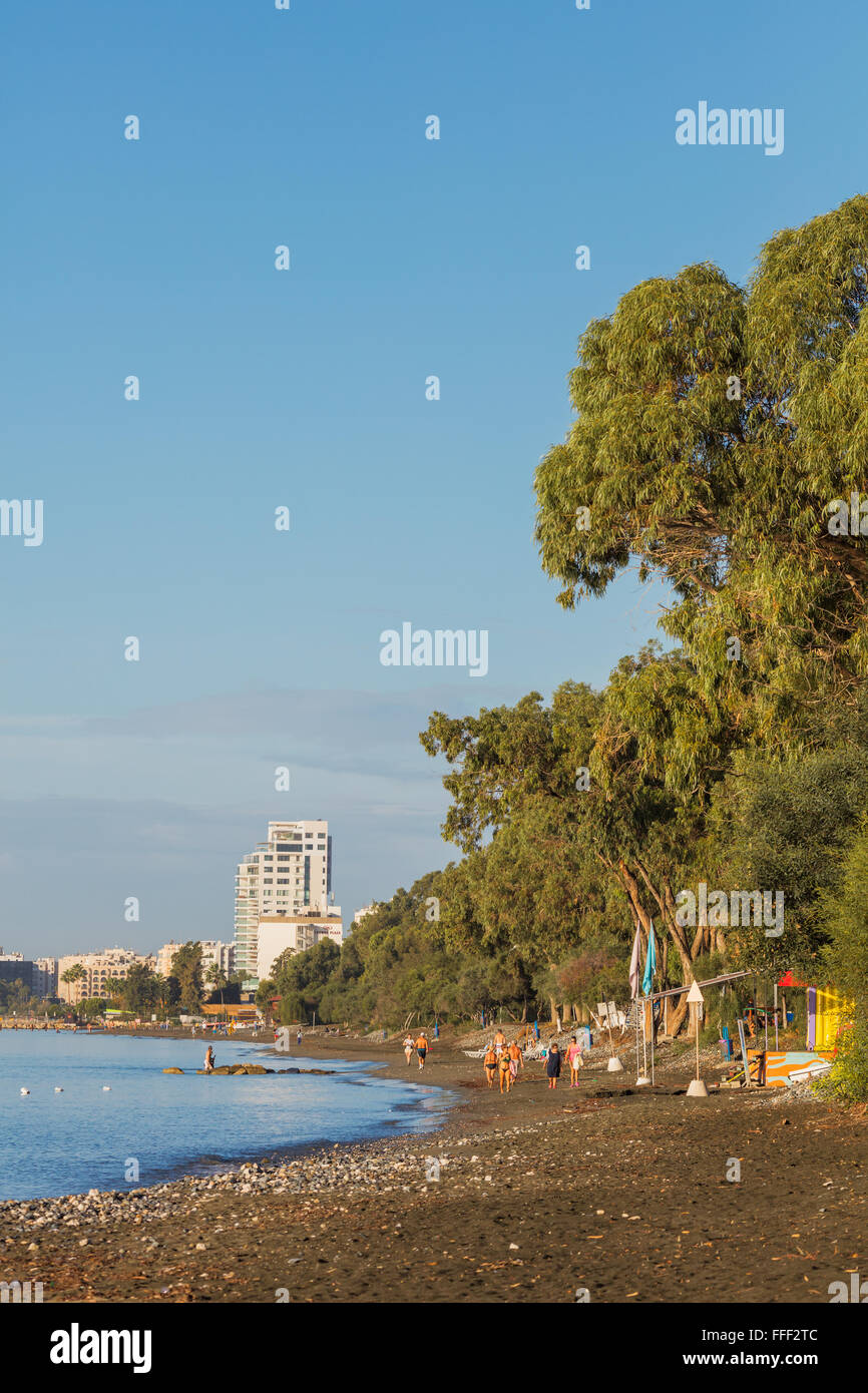 La côte Méditerranéenne à Limassol, Chypre Banque D'Images