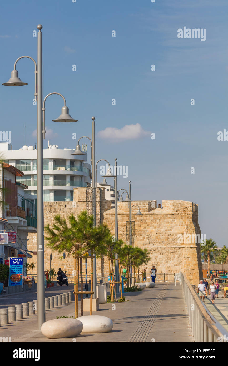 Mer Méditerranée embankment, Larnaca, Chypre Banque D'Images