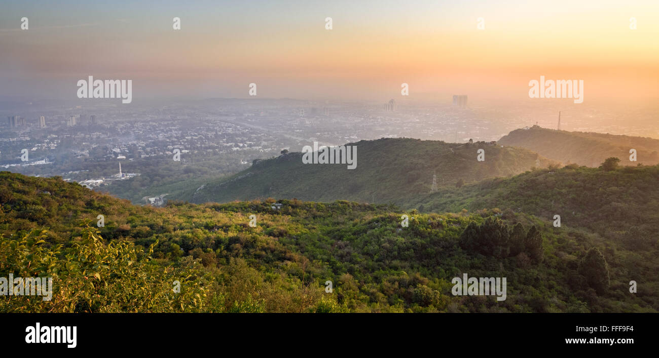 Vue d'Islamabad, capitale du Pakistan et collines de Margalla. Banque D'Images