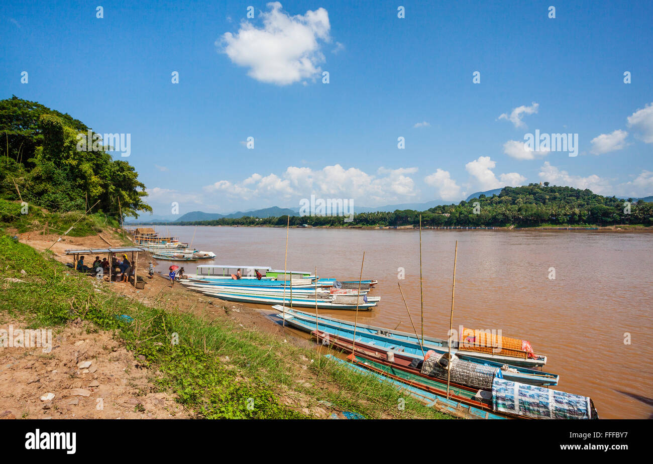 République démocratique populaire du Laos, Luang Prabang Province, rives de la rivière du Mékong à Ban Xieng homme dans le district de Chomphet Banque D'Images