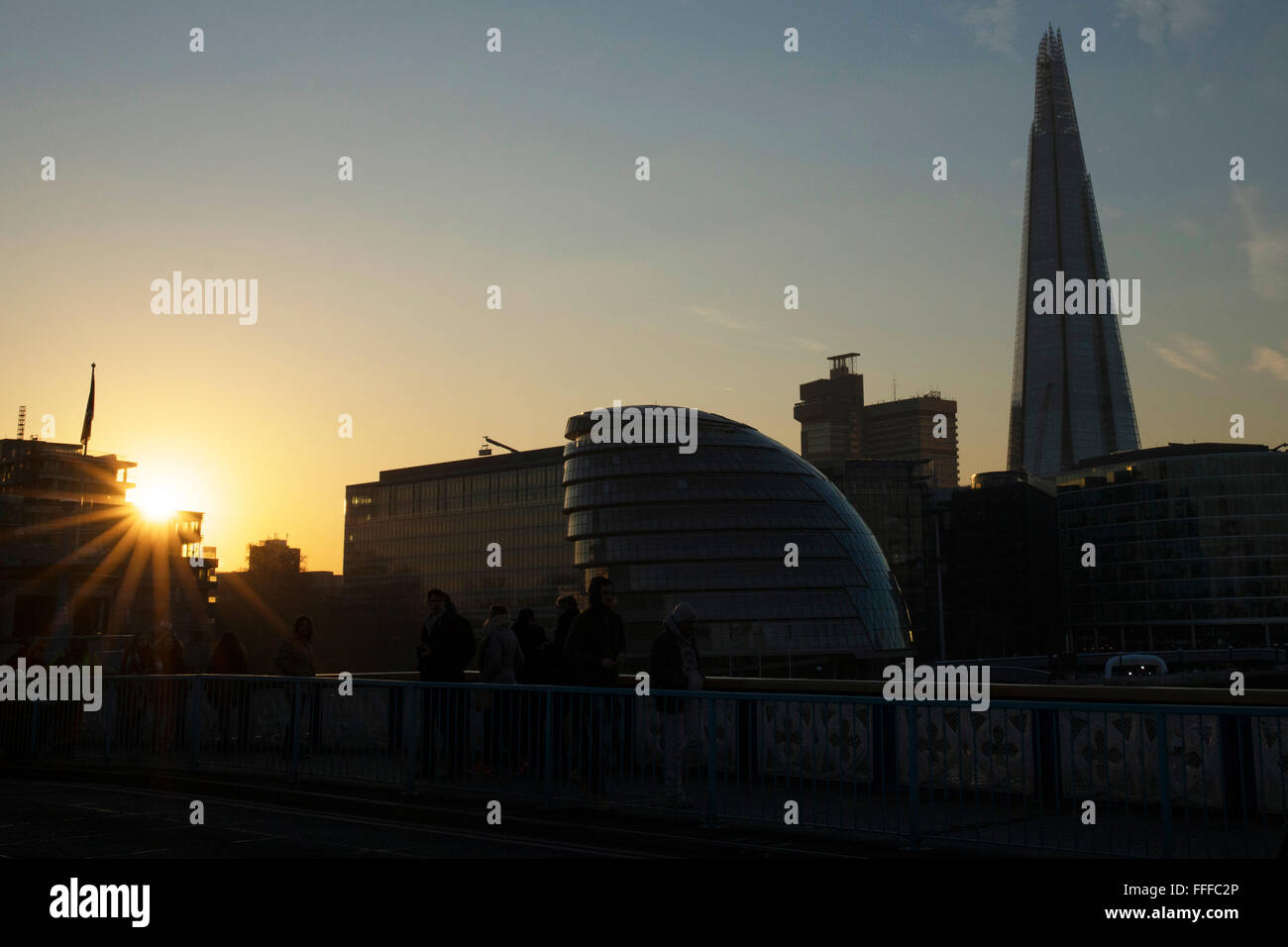 Coucher de soleil sur le fragment et l'Hôtel de ville de Londres Banque D'Images