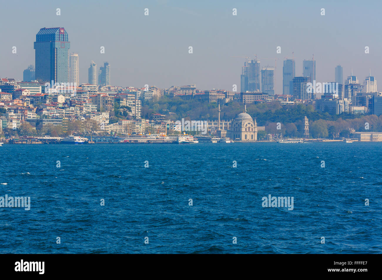 Paysage urbain d'Istanbul, Turquie, du Bosphore Banque D'Images