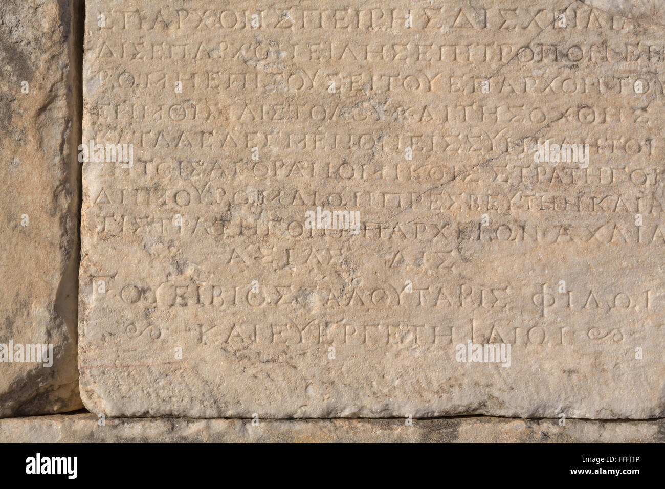 Inscription grecque sur la pierre, le Temple d'Hadrien, ruines d'Ephèse, Selcuk, Izmir, Turquie Province Banque D'Images
