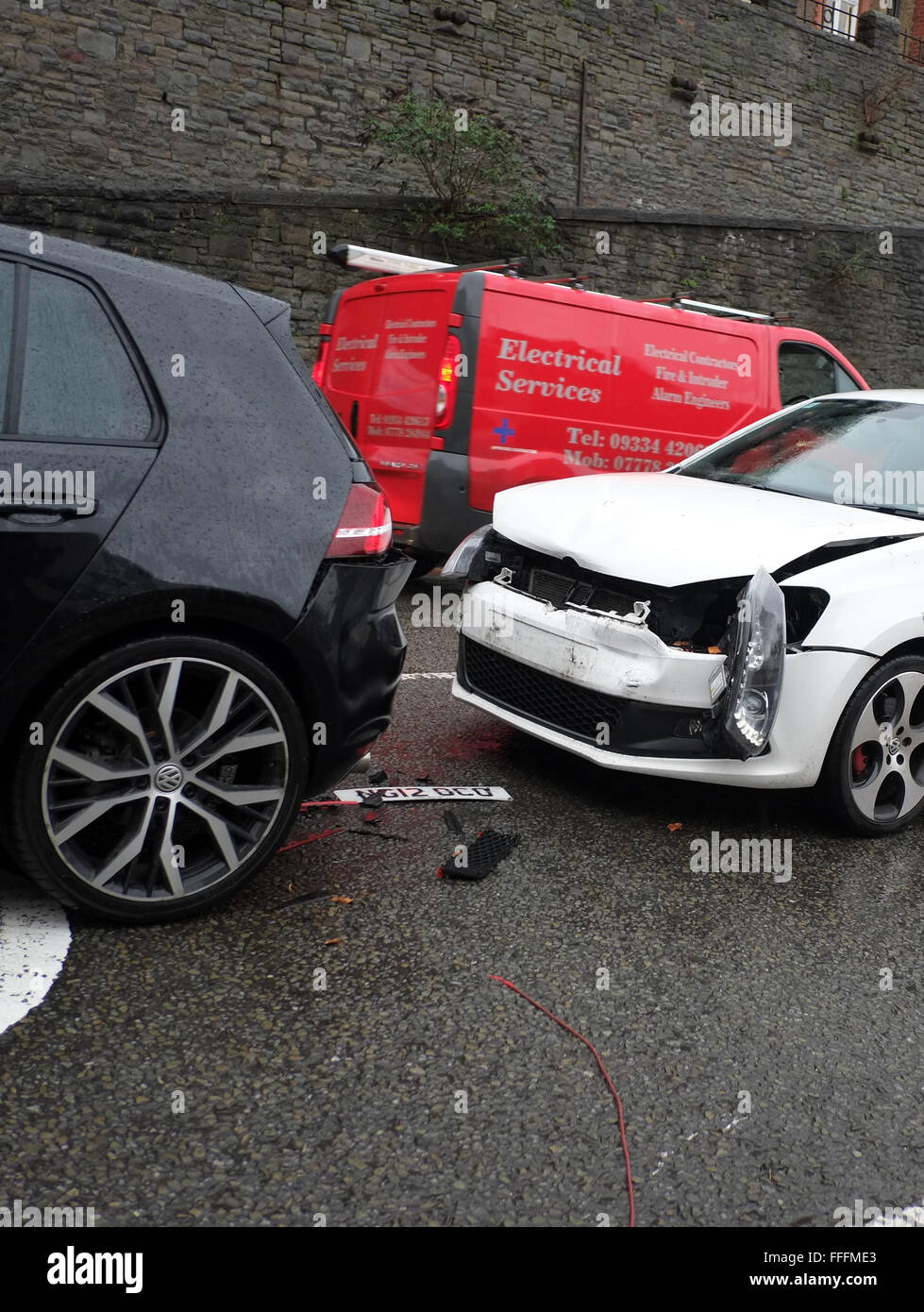Trois Volkswagen accident de voiture dans le centre de Bristol, un polo est allé à l'arrière d'un golf en la poussant dans une Passat. 16 Janvier 2016 Banque D'Images