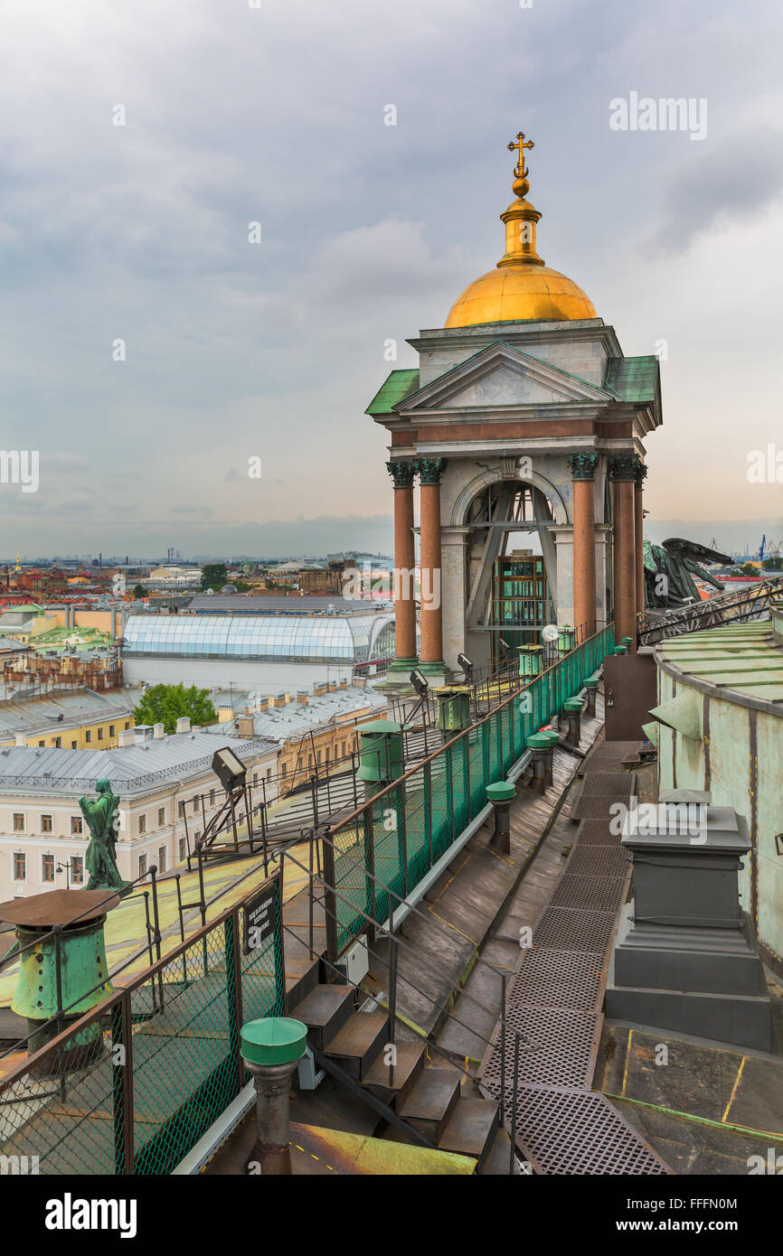 Vue de la Colonnade de la cathédrale Saint-Isaac, Saint Petersburg, Russie Banque D'Images