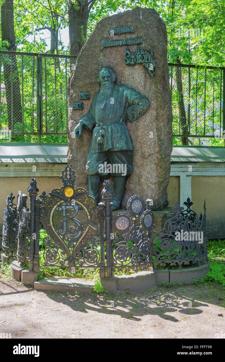 Tombe de la musique et critique d'art Vladimir Stasov, Tikhvin Cimetière, Alexander Nevsky Lavra, Saint Petersburg, Russie Banque D'Images