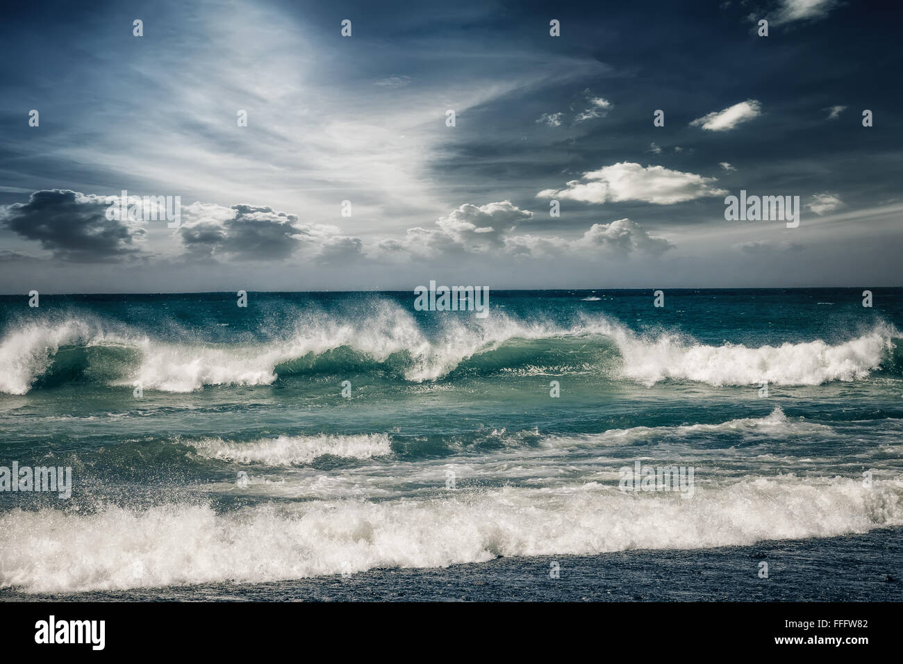 Paysage de l'océan orageux nuages pluvieux avec Banque D'Images