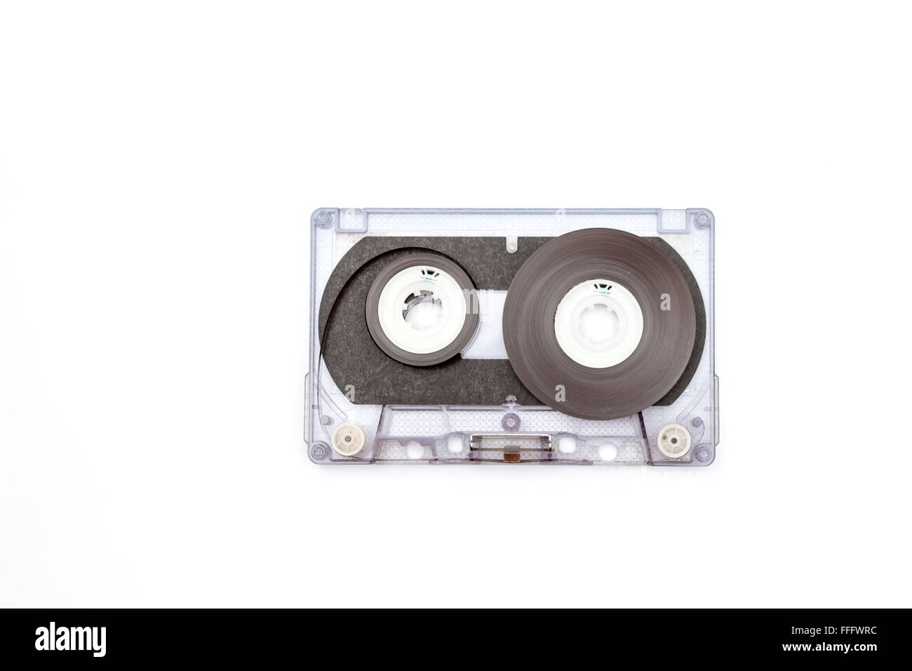 Le déroula sur une cassette de musique fond blanc Banque D'Images