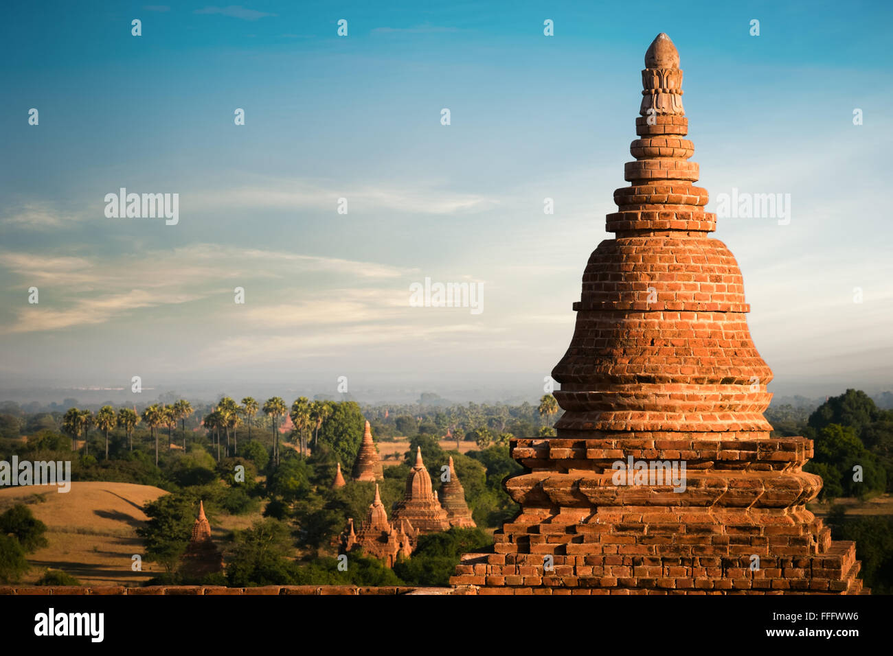 Paysages de voyages et destinations. L'architecture incroyable de vieux temples bouddhistes à Bagan Royaume, Myanmar (Birmanie) Banque D'Images