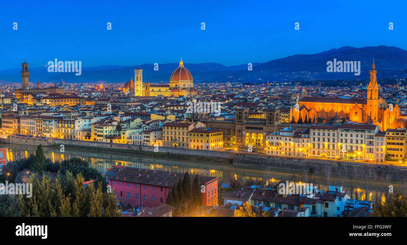 Cathédrale de Santa Maria del Fiore, Santa Croce et le Palazzo Vecchio au lever du soleil, Florence, Italie Banque D'Images