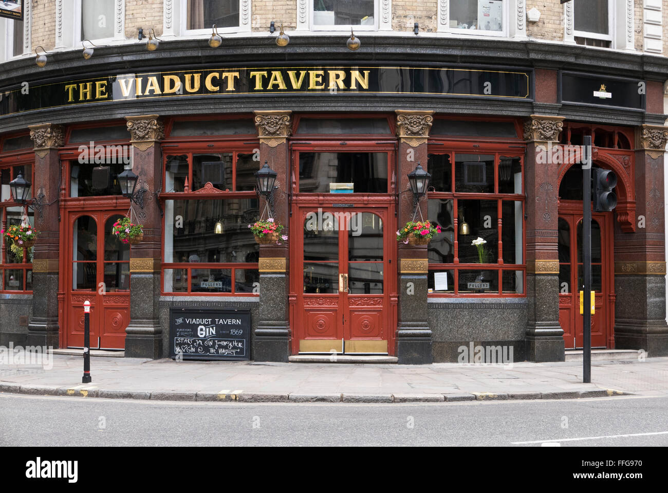 Le Viaduct Tavern, un célèbre pub anglais traditionnel à Londres, Royaume-Uni. Banque D'Images