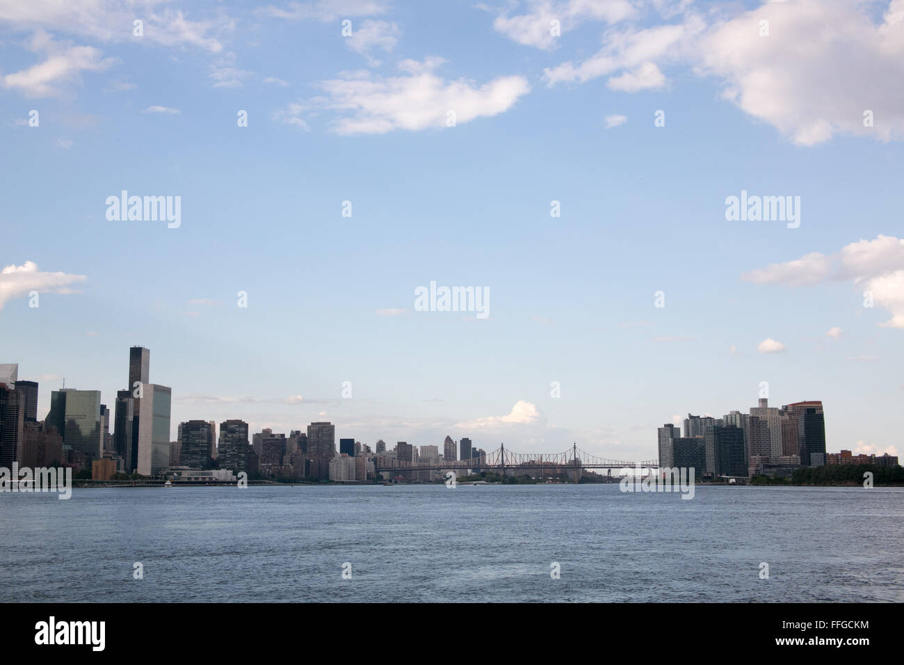 La ville de Long Island et Manhattan skyline, New York. Banque D'Images