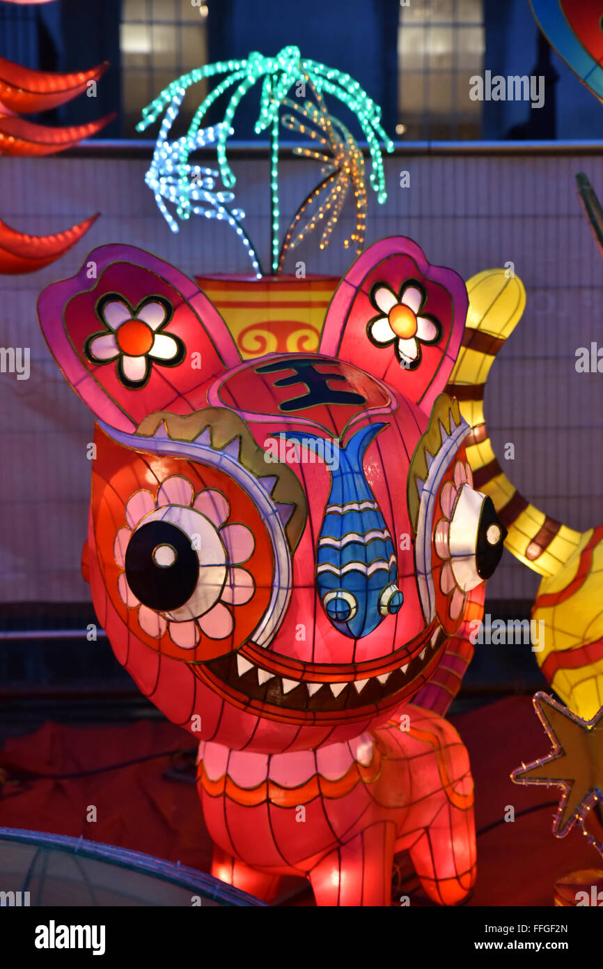 Londres, Royaume-Uni. 14 février 2016. Célébrer le Nouvel An chinois 2016, l'année du singe dans le quartier chinois de Londres Matthew Chattle Banque D'Images