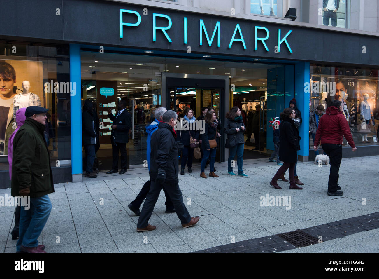 Primark store sur la rue Queen, à Cardiff, Pays de Galles du Sud. Banque D'Images