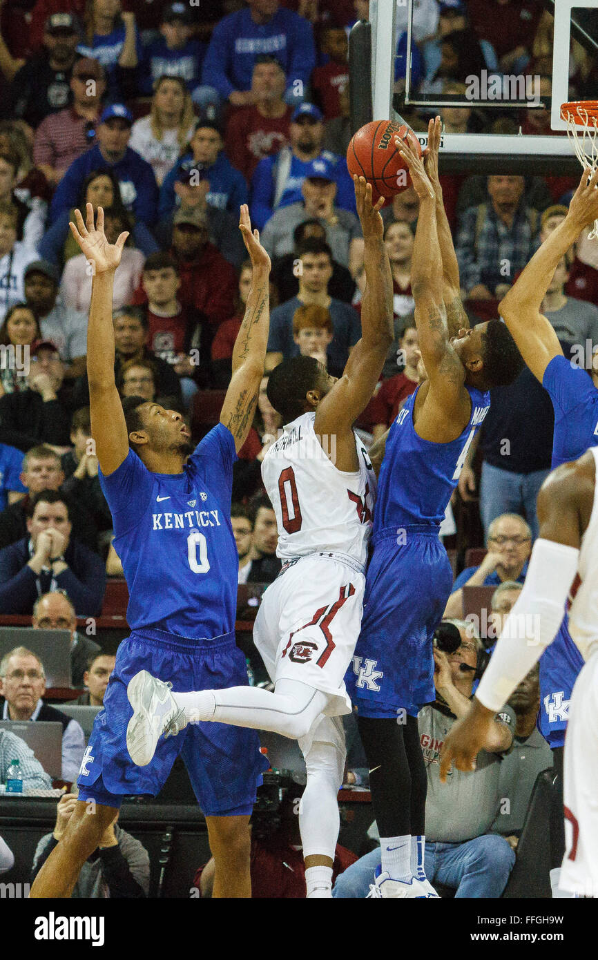 Columbia, SC, États-Unis d'Amérique. Feb 13, 2016. Caroline du Sud garde Gamecocks Camille Albert Sindarius (0) appelle l'faute sur Kentucky Wildcats guard Charles Matthews (4) dans le match de basket-ball de NCAA entre les Wildcats de Kentucky et la Caroline du Sud Gamecocks de Colonial Life Arena de Columbia, SC. Scott Kinser/CSM/Alamy Live News Banque D'Images