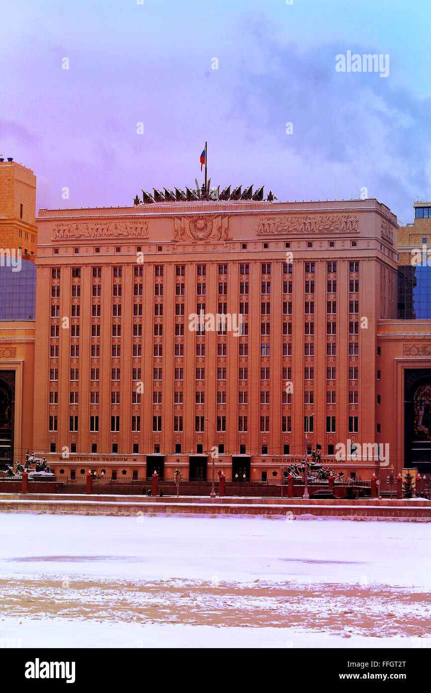 Bel immeuble du ministère de la défense de la Fédération de Russie à Moscou photographié close up Banque D'Images
