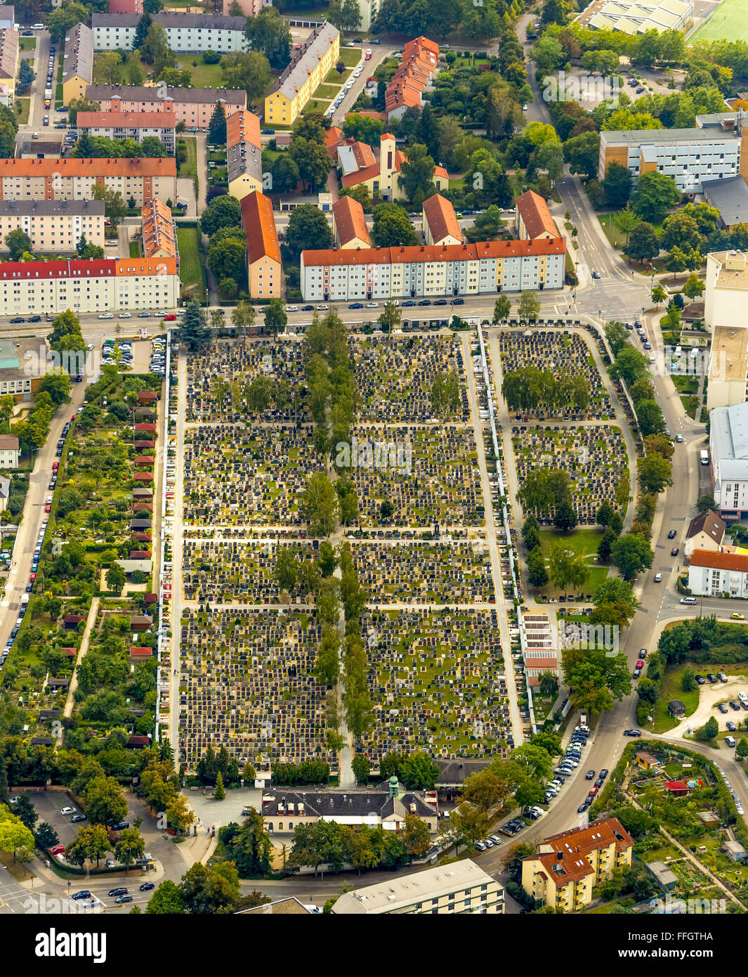 Vue aérienne du cimetière, Regensburg, Oberer cimetière catholique de Ratisbonne, Reihengräber, cimetières militaires, Ratisbonne, Banque D'Images