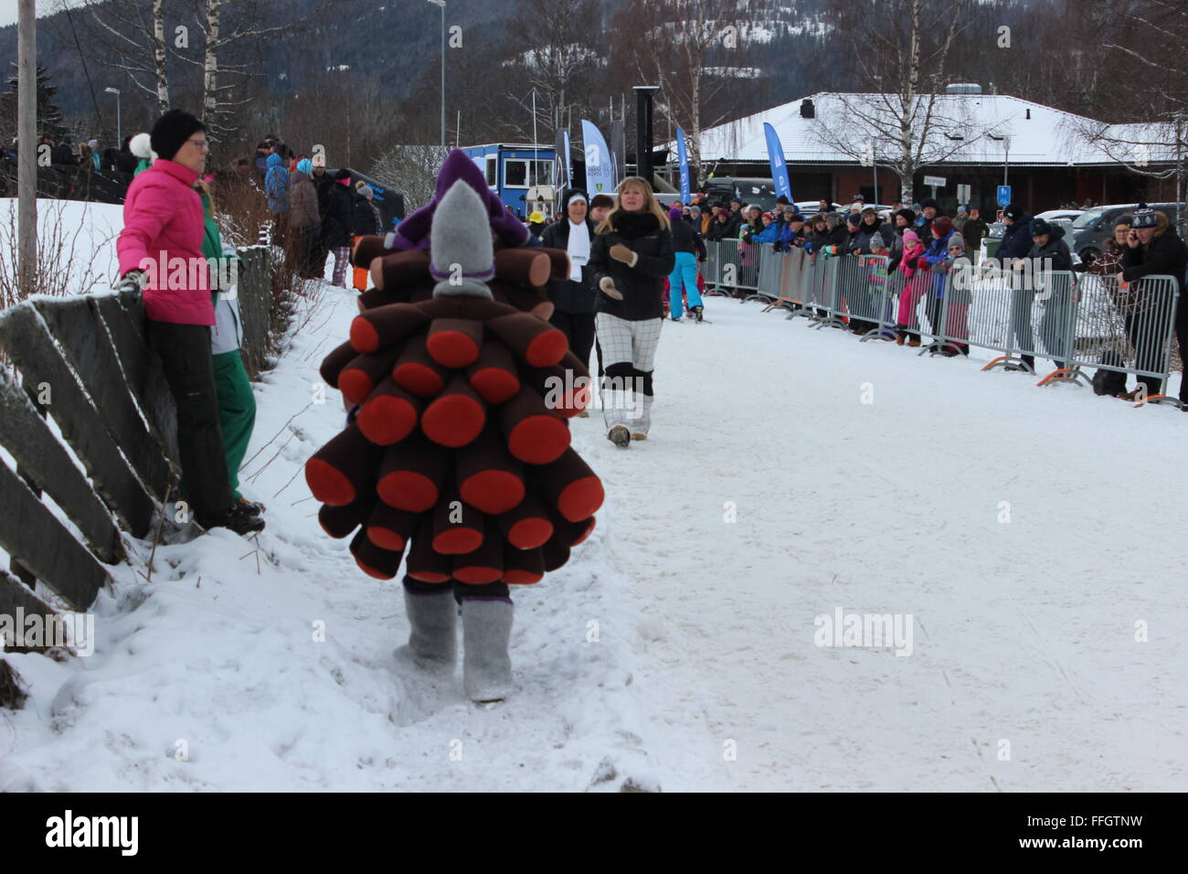 Hurdal, la Norvège. 14 février 2016. l'investiture et public de la trottinette des neiges championnat du monde à Hurdal norvégien typique avec des costumes. Silje Ekern/Alamy Live News Banque D'Images