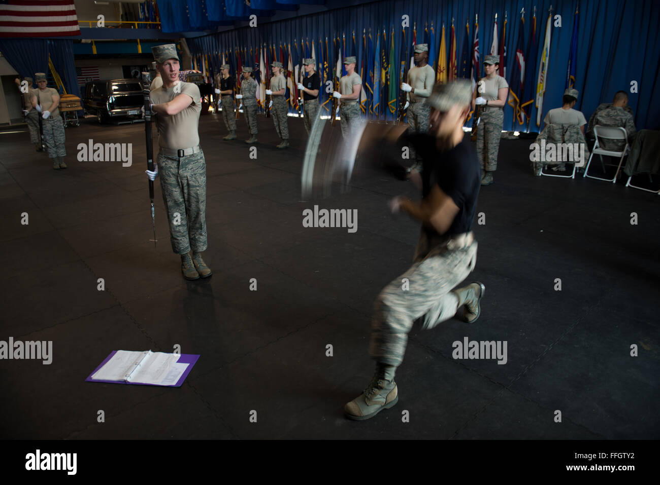 Garde d'honneur de l'US Air Force à la pratique de l'équipe de forage Joint Base Anacostia-Bolling, Md. Banque D'Images