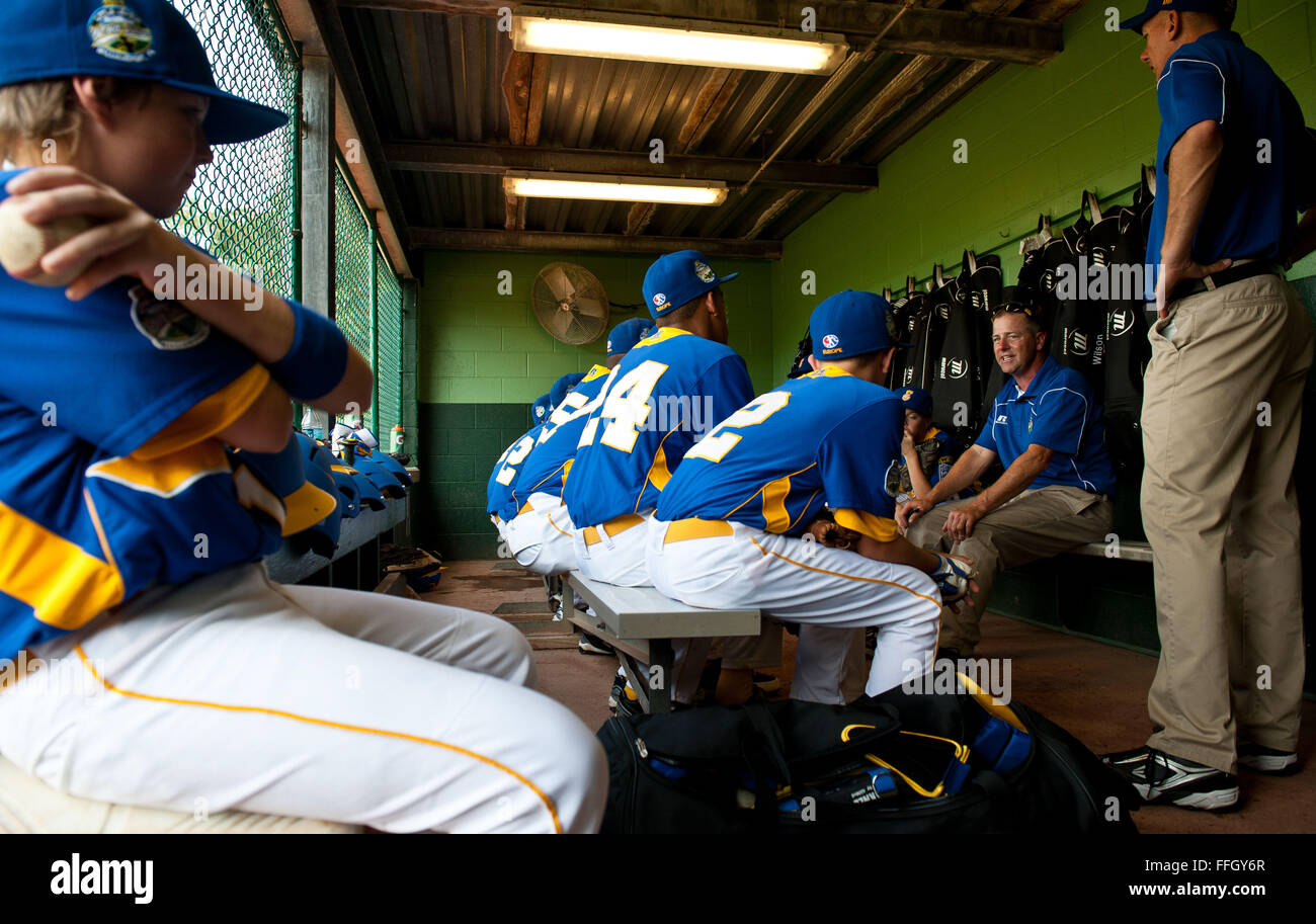 Europe's manager de l'équipe Eric Vincent parle à ses joueurs avant le début de leur premier match. L'équipe a perdu à Taipei 14-1. Banque D'Images
