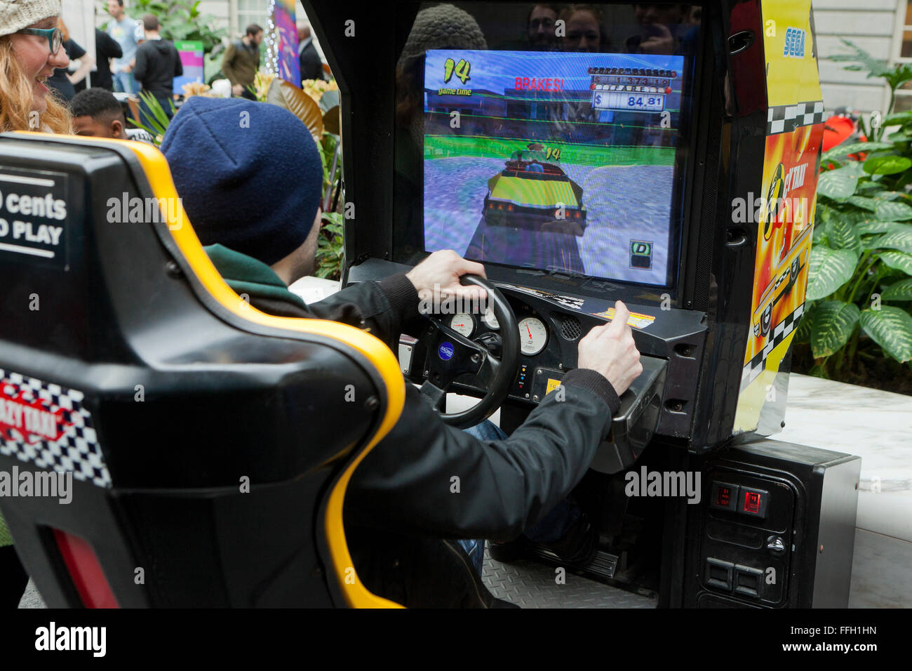 Man Crazy Taxi de Sega jeu d'arcade - USA Banque D'Images