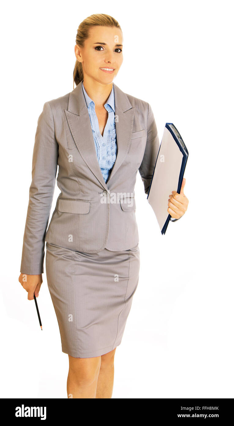 Business Woman taking document, ordinateur portable pour les notes, et des points à quelque chose avec un crayon, isolé sur blanc. Banque D'Images