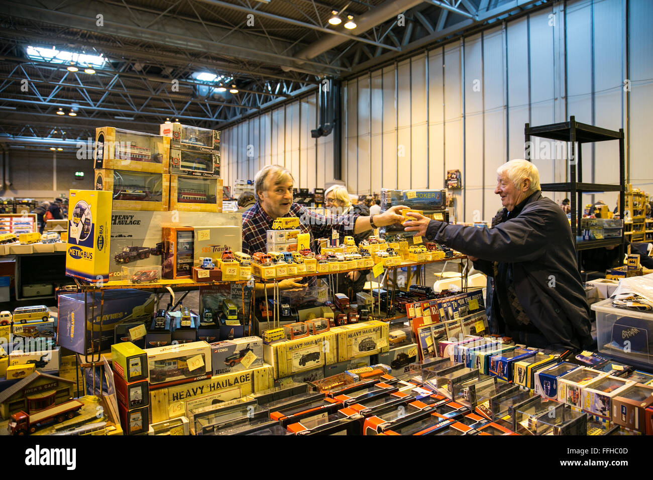 Birmingham, UK. 14Th Feb 2016. Les collectionneurs de jouets juste où les gens peuvent acheter des meubles anciens et nouveaux jouets de collection. Crédit : Steven re/Alamy Live News Banque D'Images