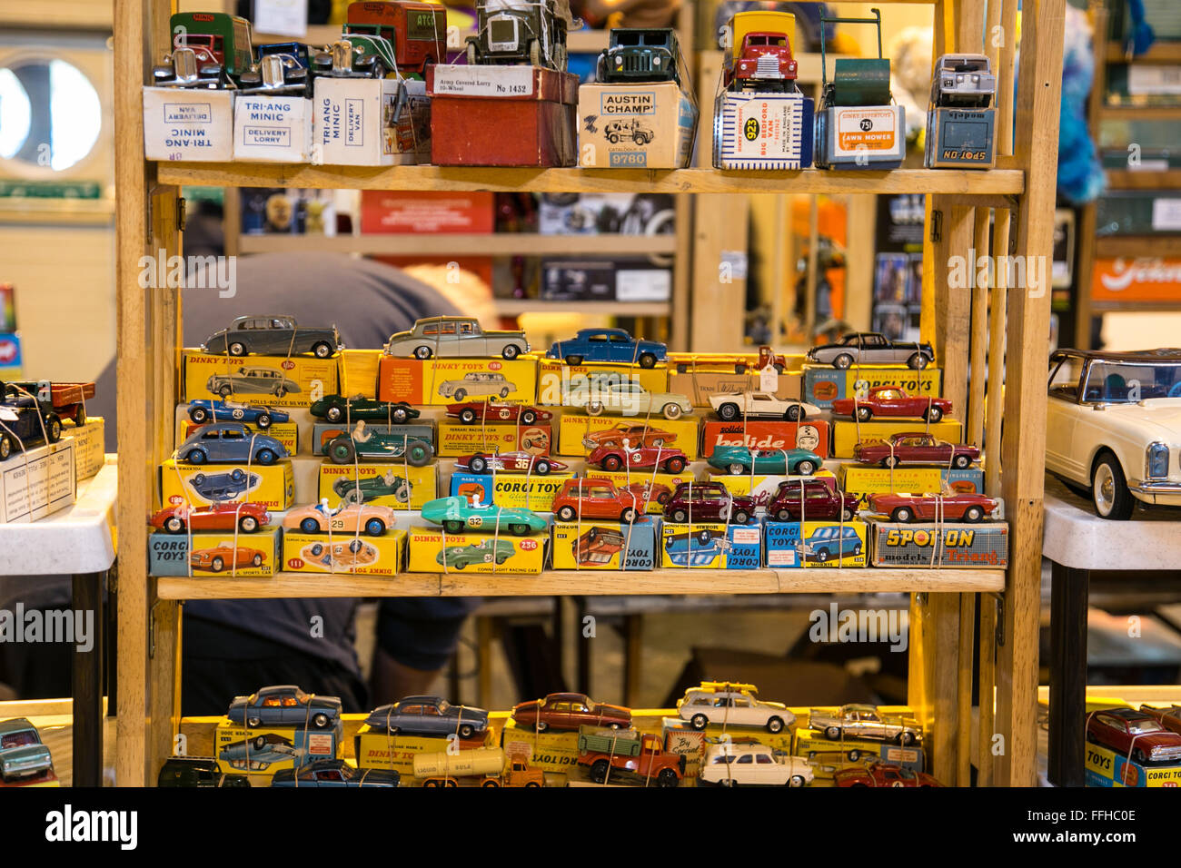 Birmingham, UK. 14Th Feb 2016. Les collectionneurs de jouets juste où les gens peuvent acheter des meubles anciens et nouveaux jouets de collection. Crédit : Steven re/Alamy Live News Banque D'Images