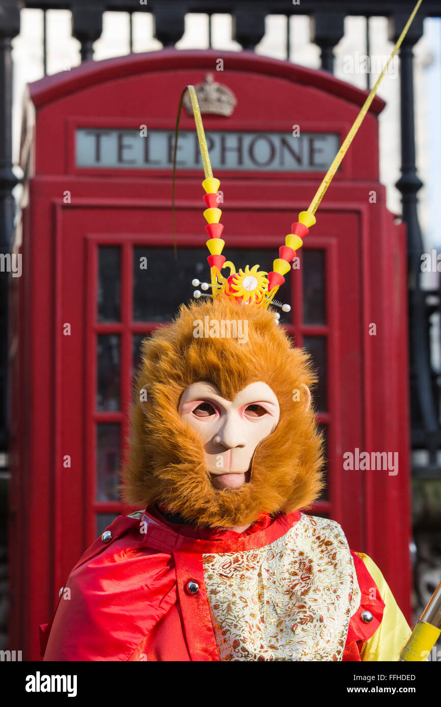 Londres, Royaume-Uni. 14 février 2016. La communauté chinoise de London et célébrer l'année du singe (Monkey King) avec un défilé traditionnel. Crédit : Images éclatantes/Alamy Live News Banque D'Images