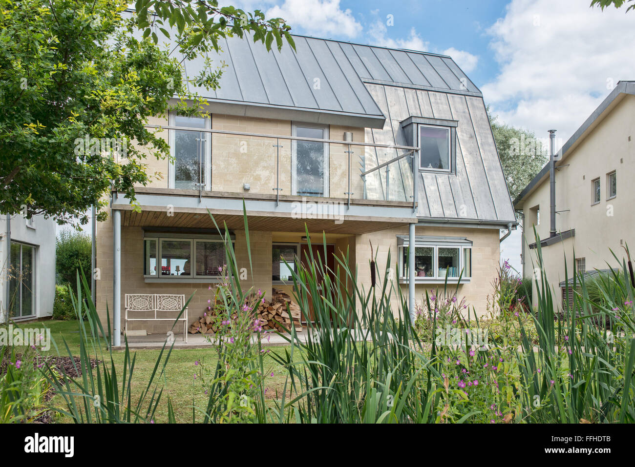 Un luxe lakeside holiday home sur la Lower Mill Estate dans les Cotswold Water Parks près de Cirencester, Gloucestershire, Royaume-Uni Banque D'Images