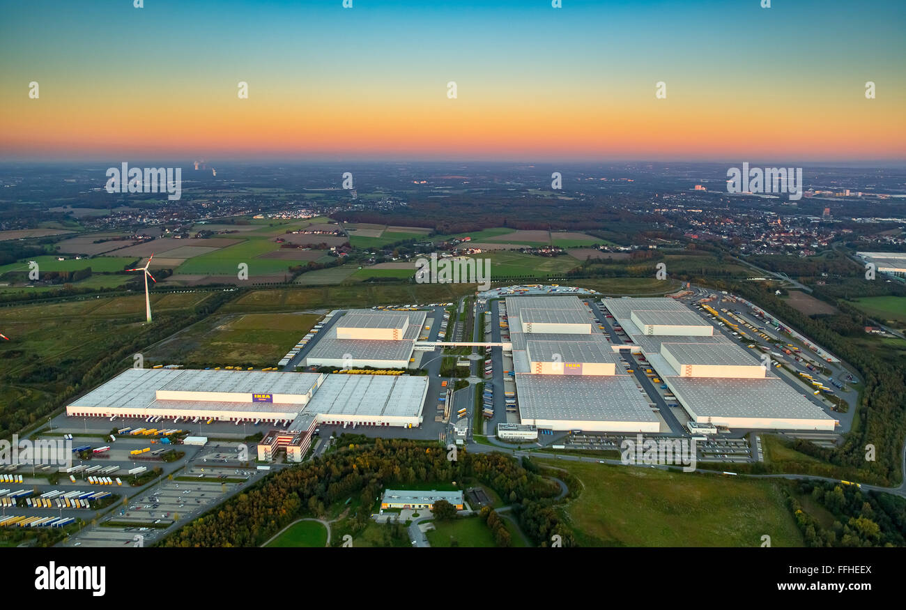 Vue aérienne, IKEA logistics center Dortmund Ellingshausen, meubles magasins discount, entrepôt, logistique, Crépuscule, camions, Banque D'Images